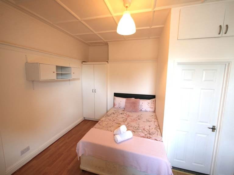 Flat Cumnor Road in Bournemouth