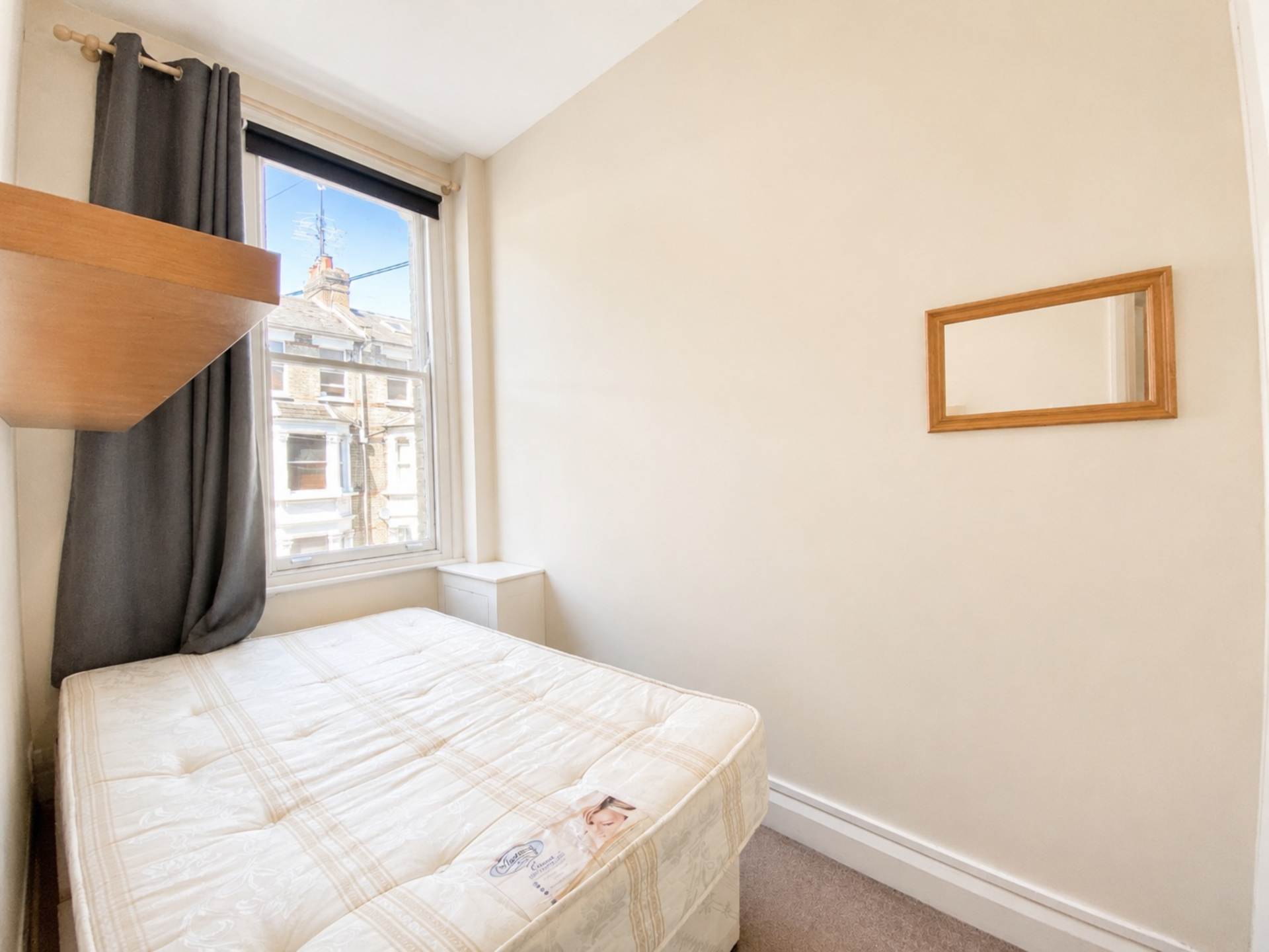 Flat Chiswick High Road in Greater London