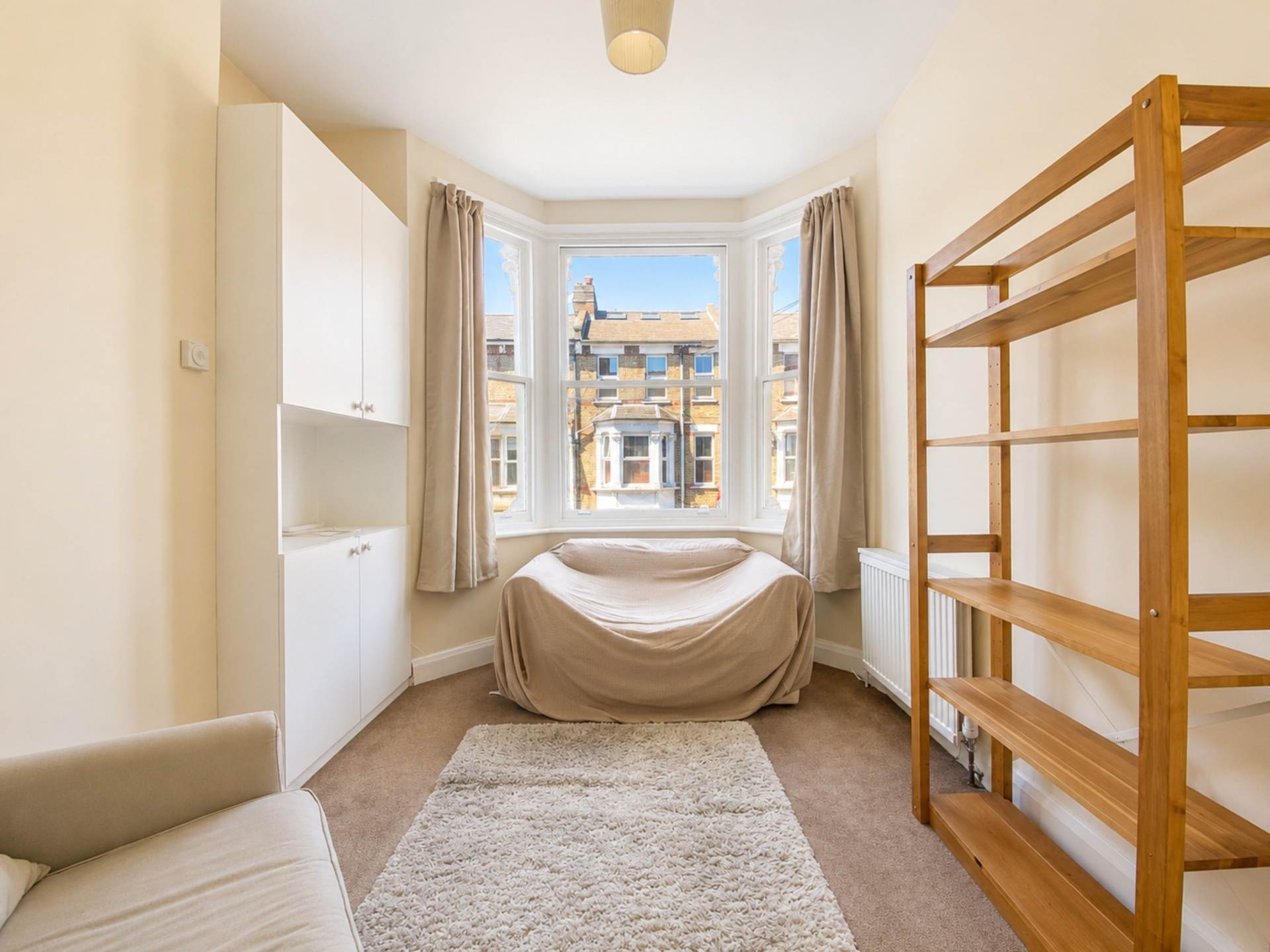 Flat Chiswick High Road in Greater London