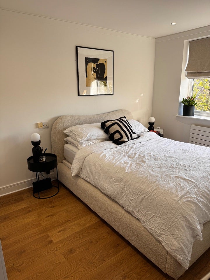 Flat Upper Richmond Road in Greater London