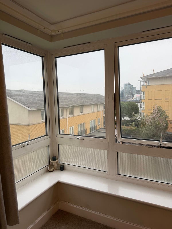 Room Newport Avenue in Greater London