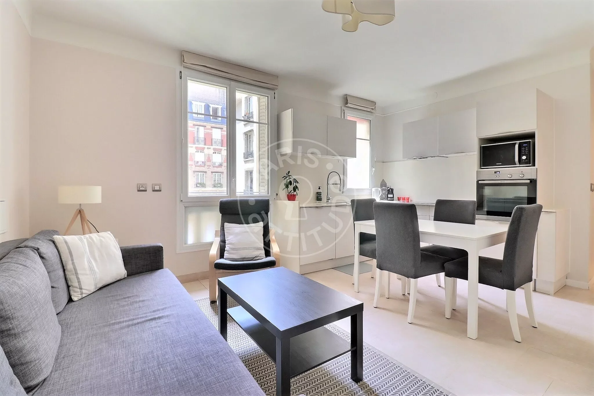 Flat Rue Jouvenet in Paris