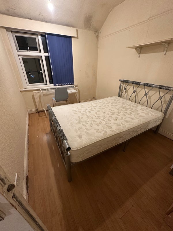 Room Brentbridge Road in Manchester
