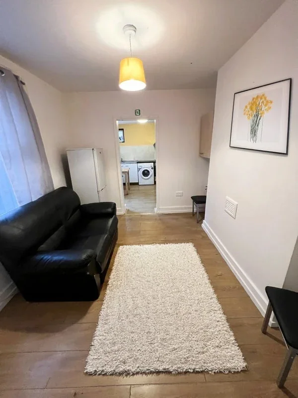 Room Claremont Road in Greater London