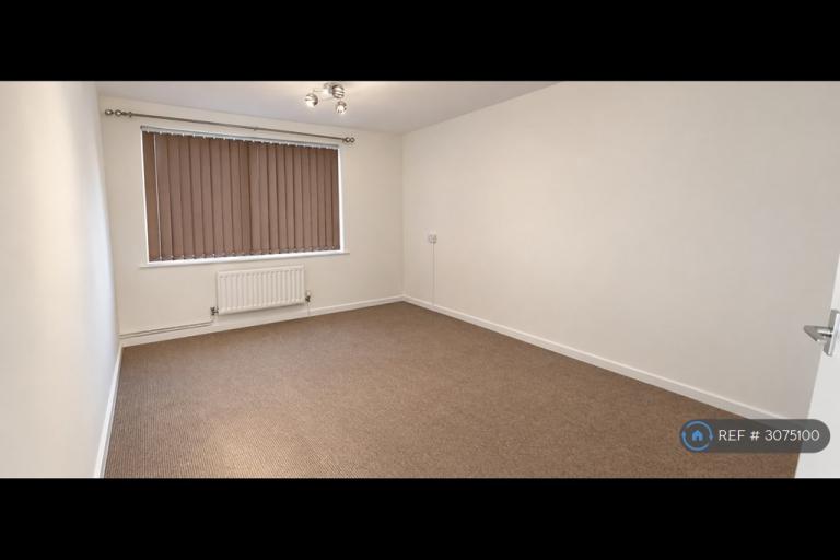 Flat Ringstead Drive in Manchester