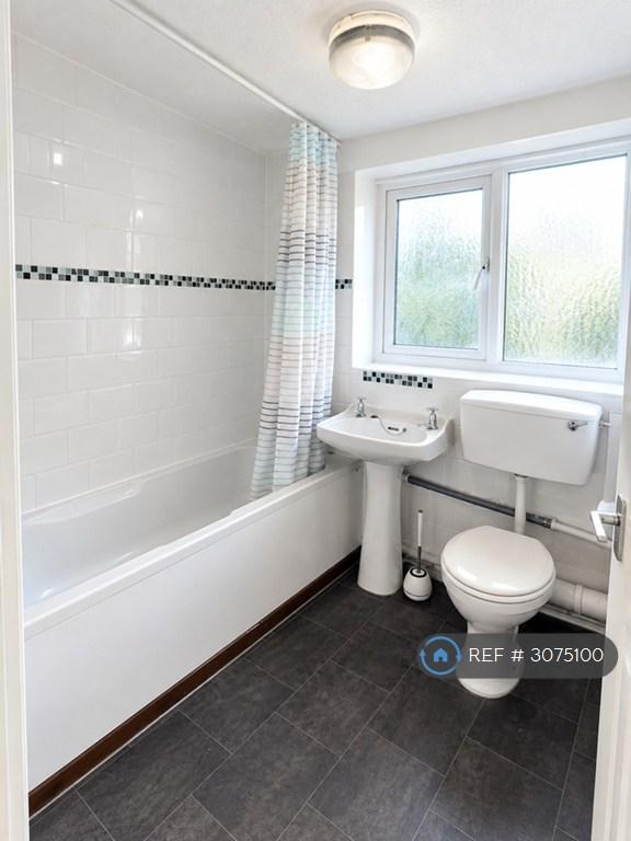 Flat Ringstead Drive in Manchester