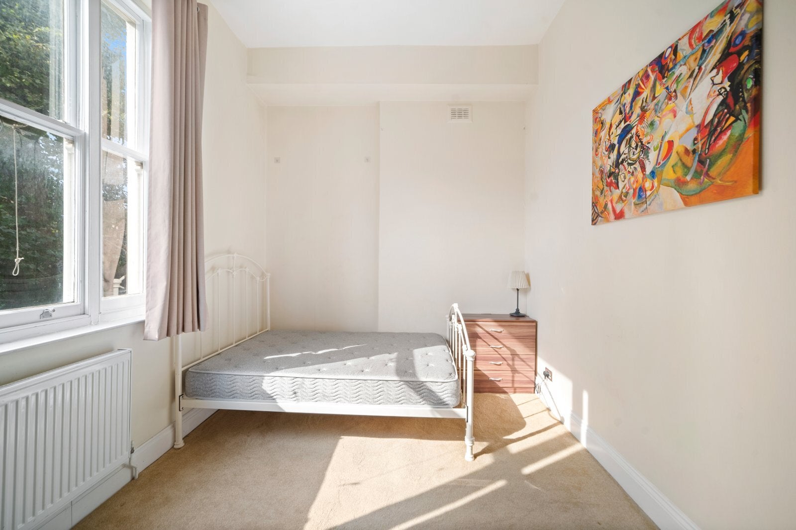 Flat Holland Road in Greater London