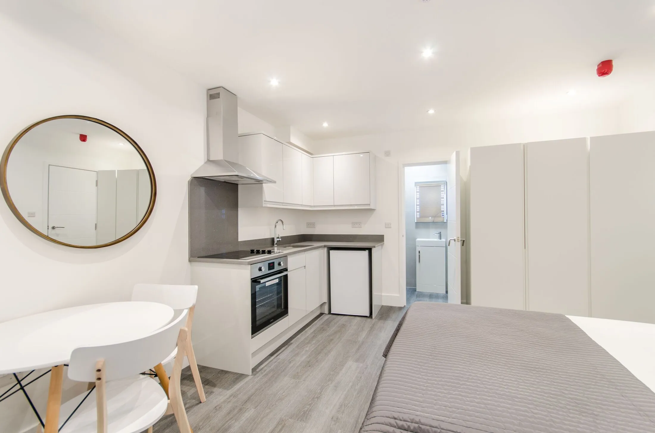 Flat Finborough Road in Greater London