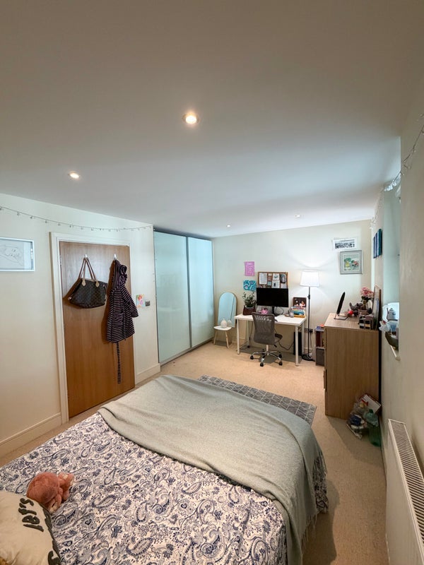 Room Lett Road in Greater London