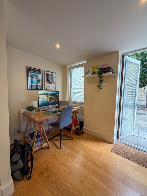 Room Lett Road in Greater London