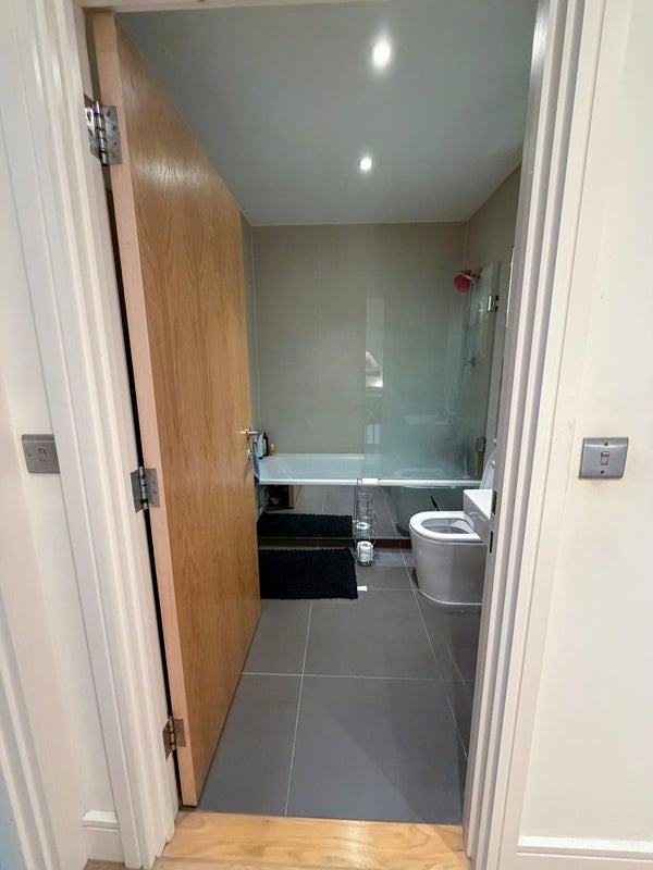 Room Lett Road in Greater London