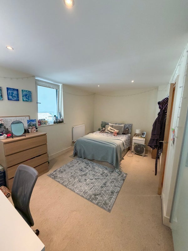 Room Lett Road in Greater London