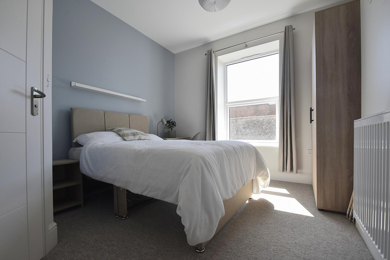 Room Holyrood Street in Newport