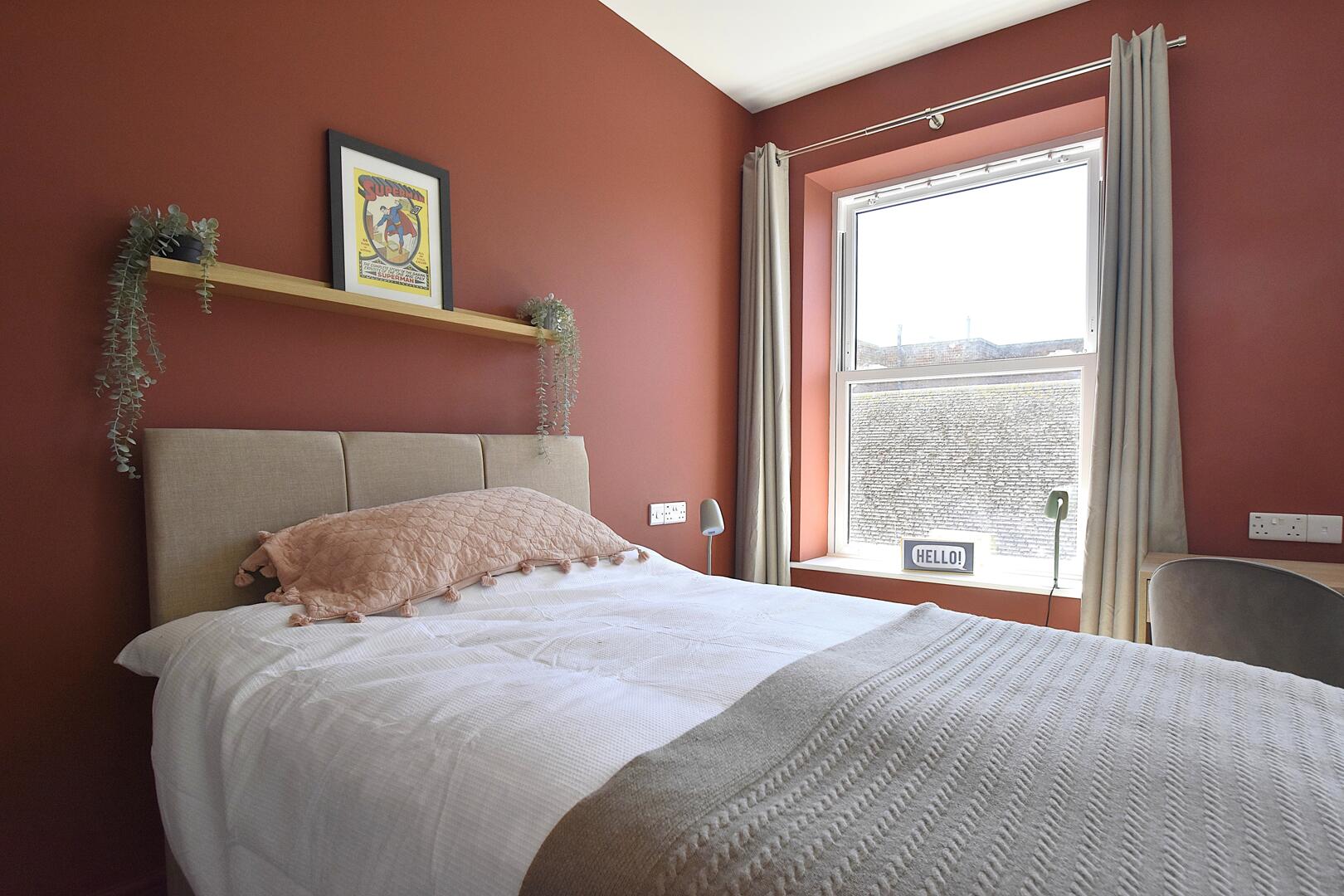 Room Holyrood Street in Newport