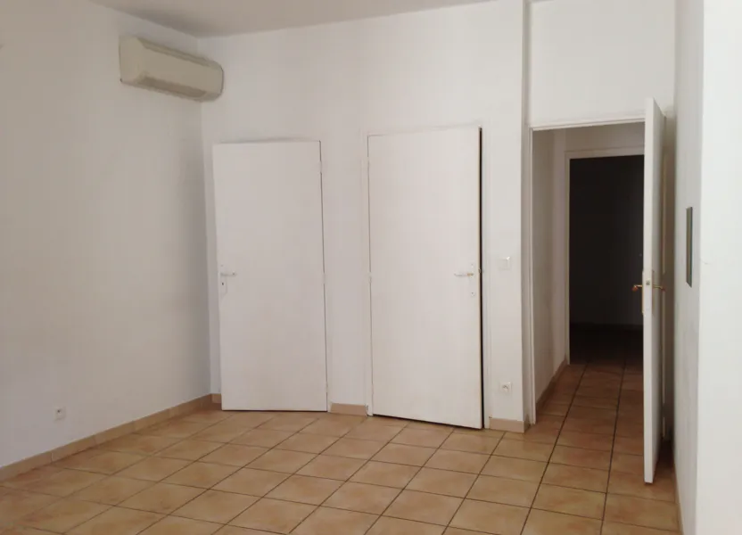 Flat Faubourg Bonaparte in Lansargues