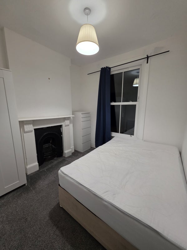 Room Bellenden Road in Greater London