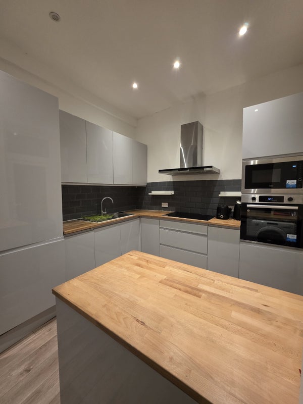 Room Bellenden Road in Greater London