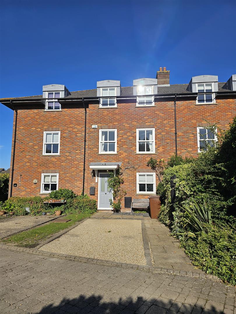 House Pippin Close in Hertsmere