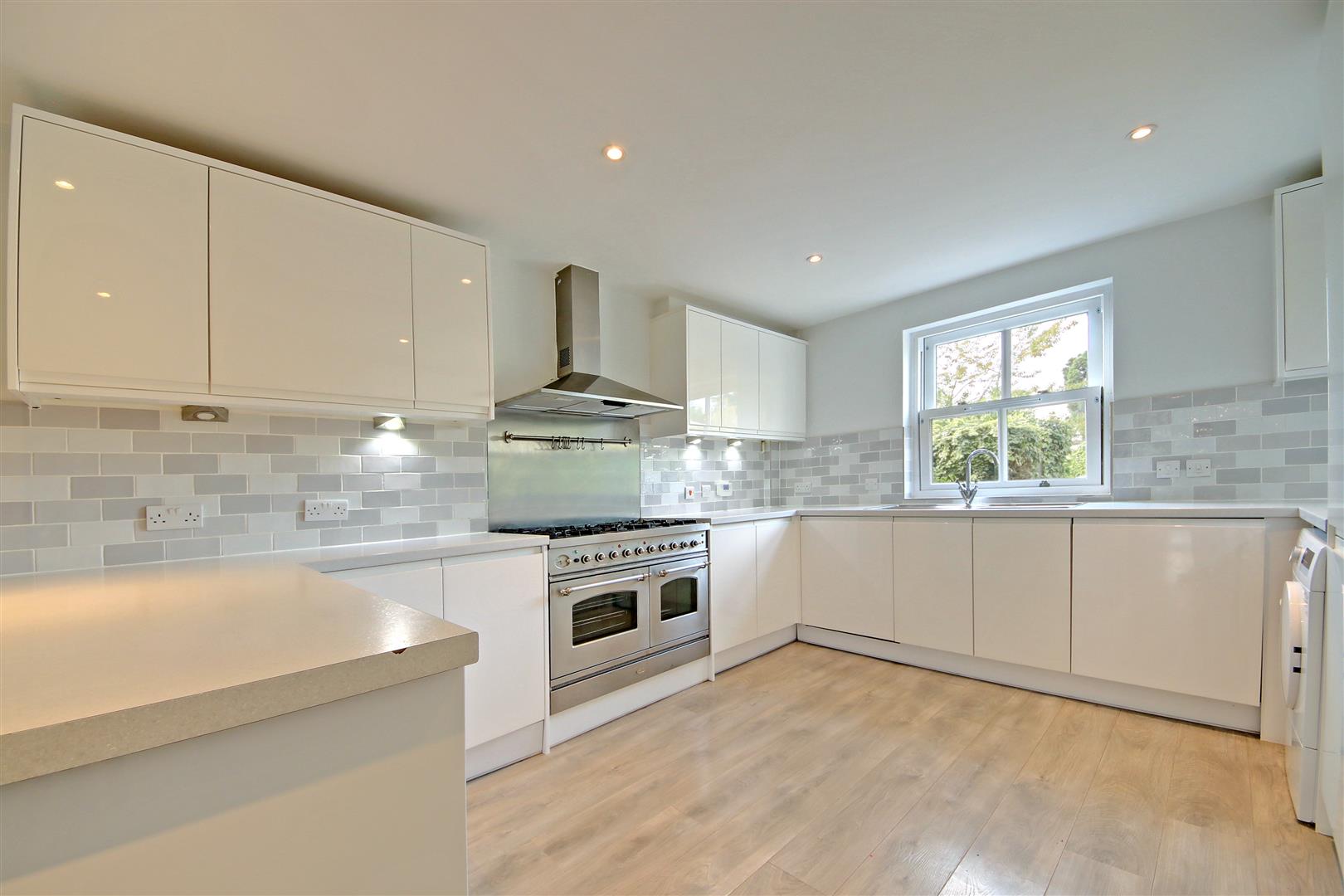 House Pippin Close in Hertsmere