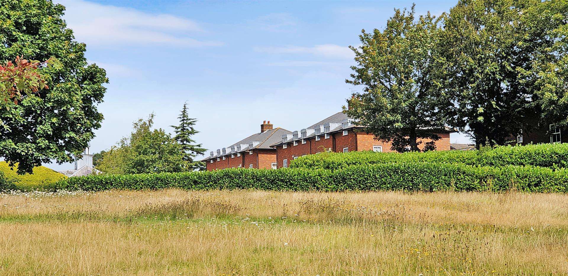 House Pippin Close in Hertsmere