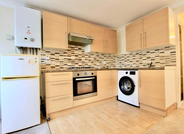 Flat Pickard Close in London