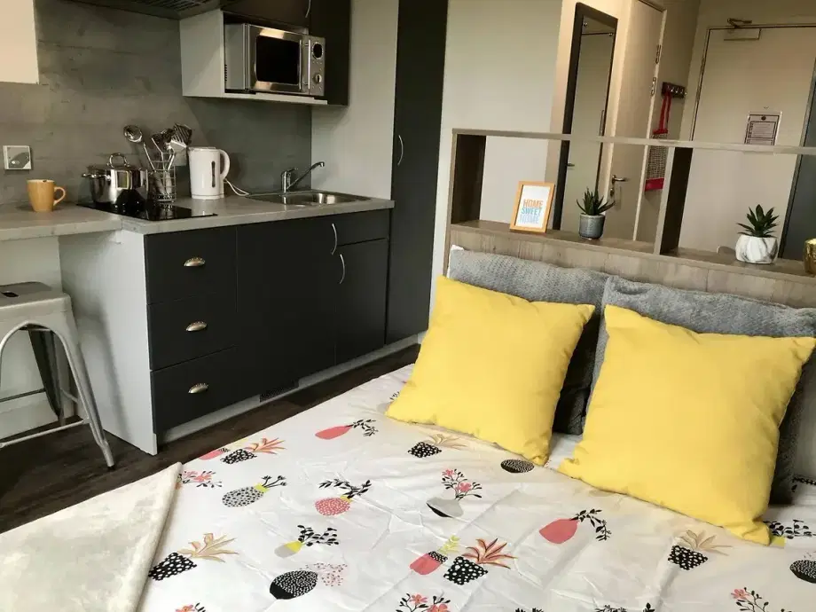 Room Stanhope Road in Portsmouth