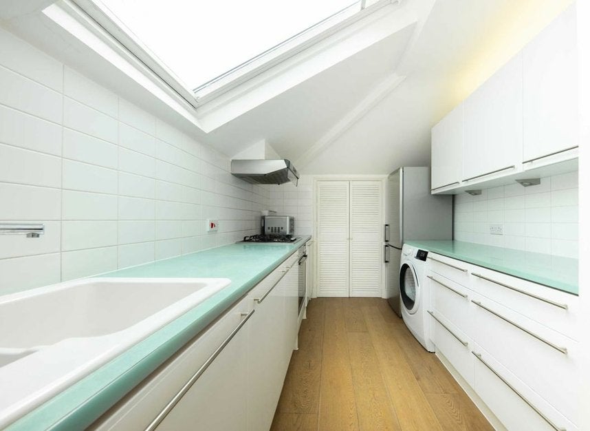 Flat Belsize Lane in Greater London