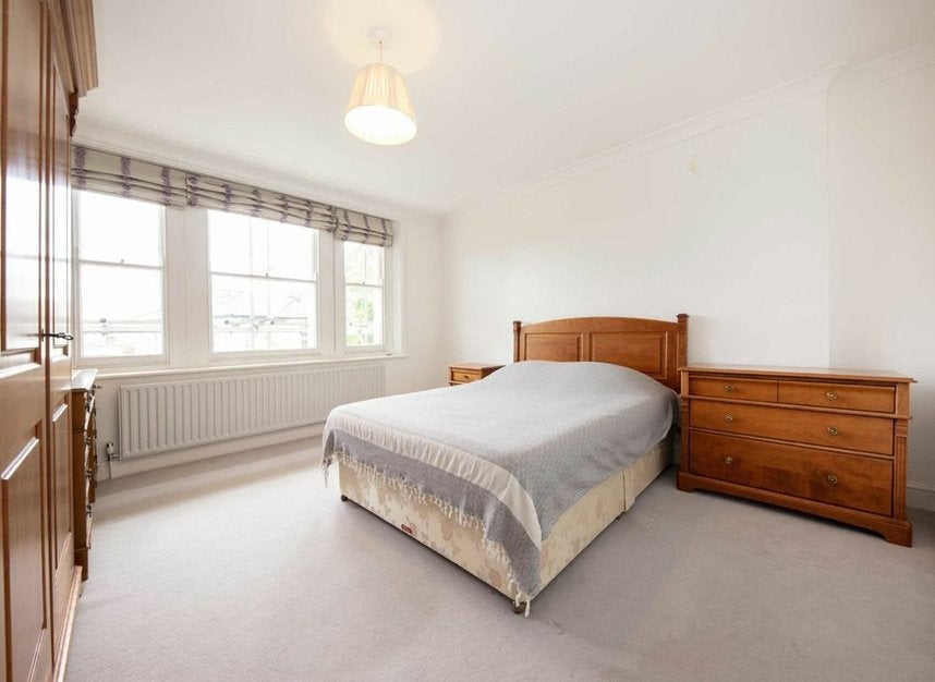 Flat Belsize Lane in Greater London