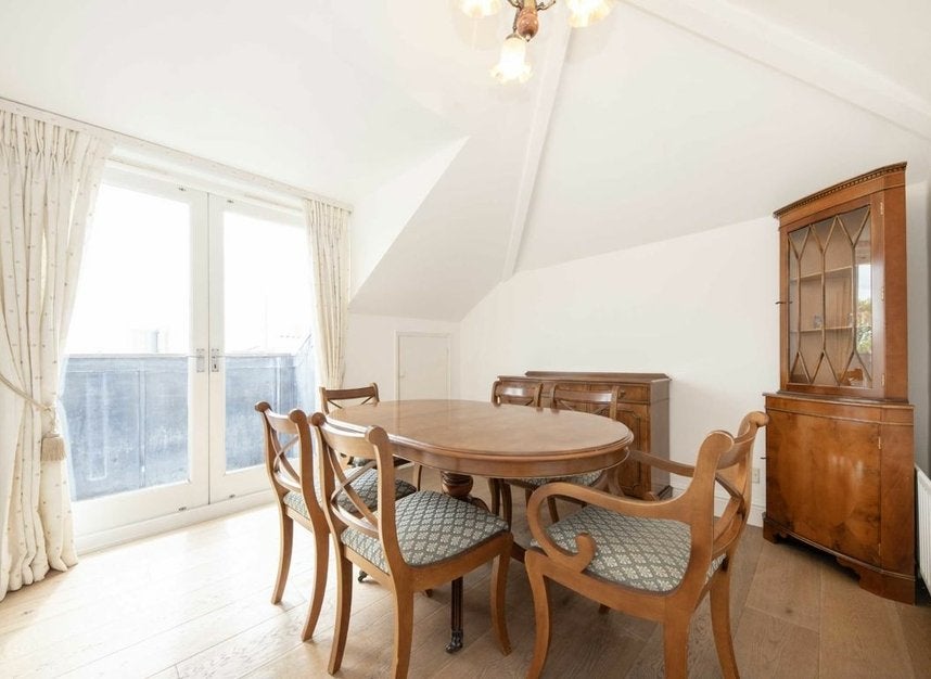 Flat Belsize Lane in Greater London