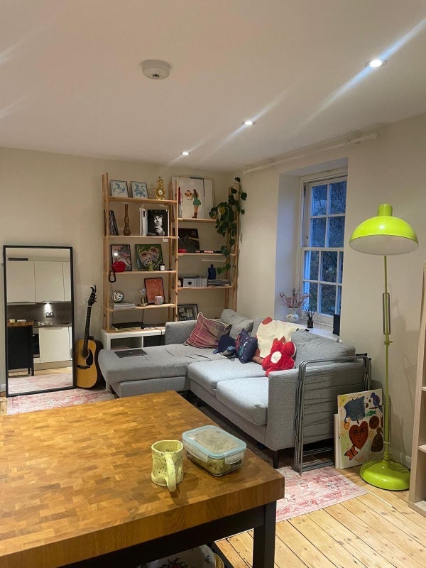 Room Brenthouse Road in Greater London