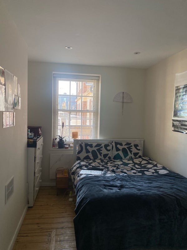 Room Brenthouse Road in Greater London