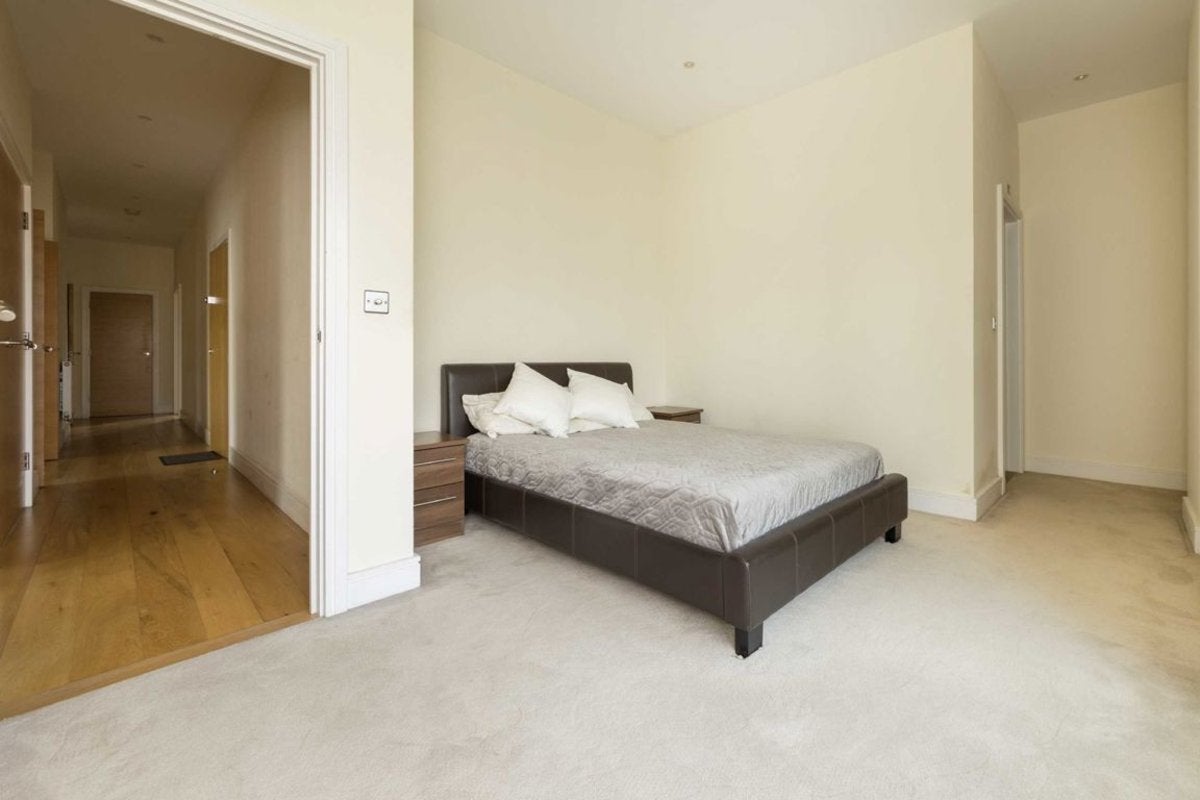 Flat Cassilis Road in Greater London