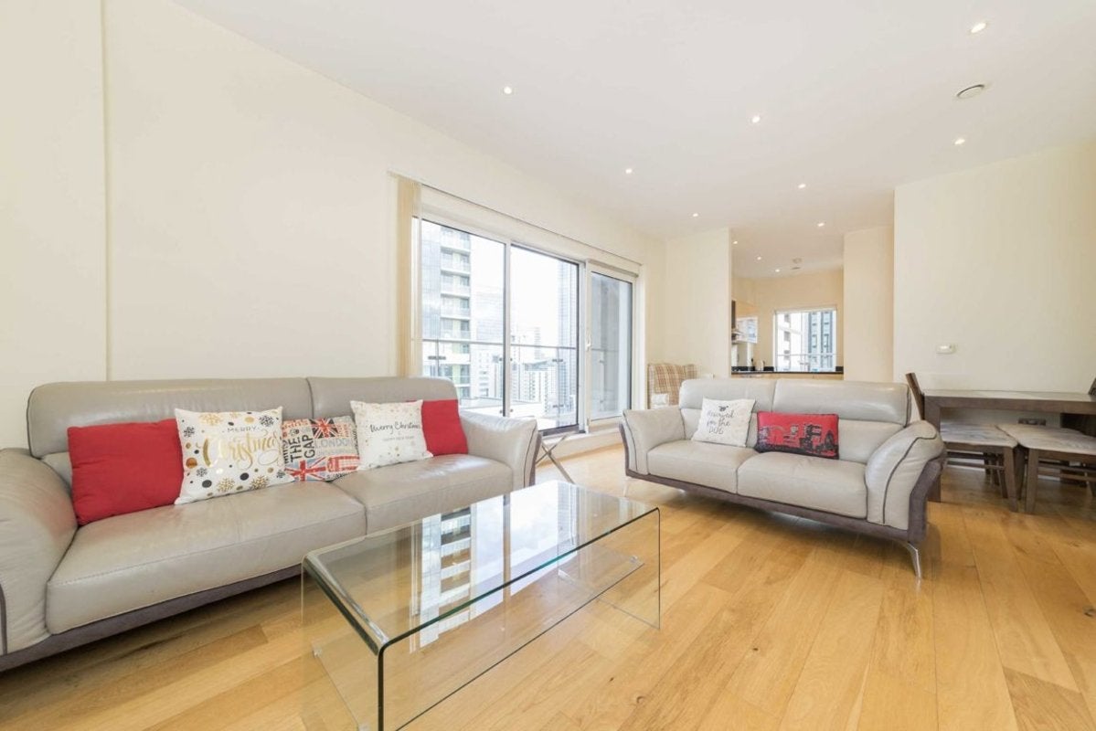 Flat Cassilis Road in Greater London