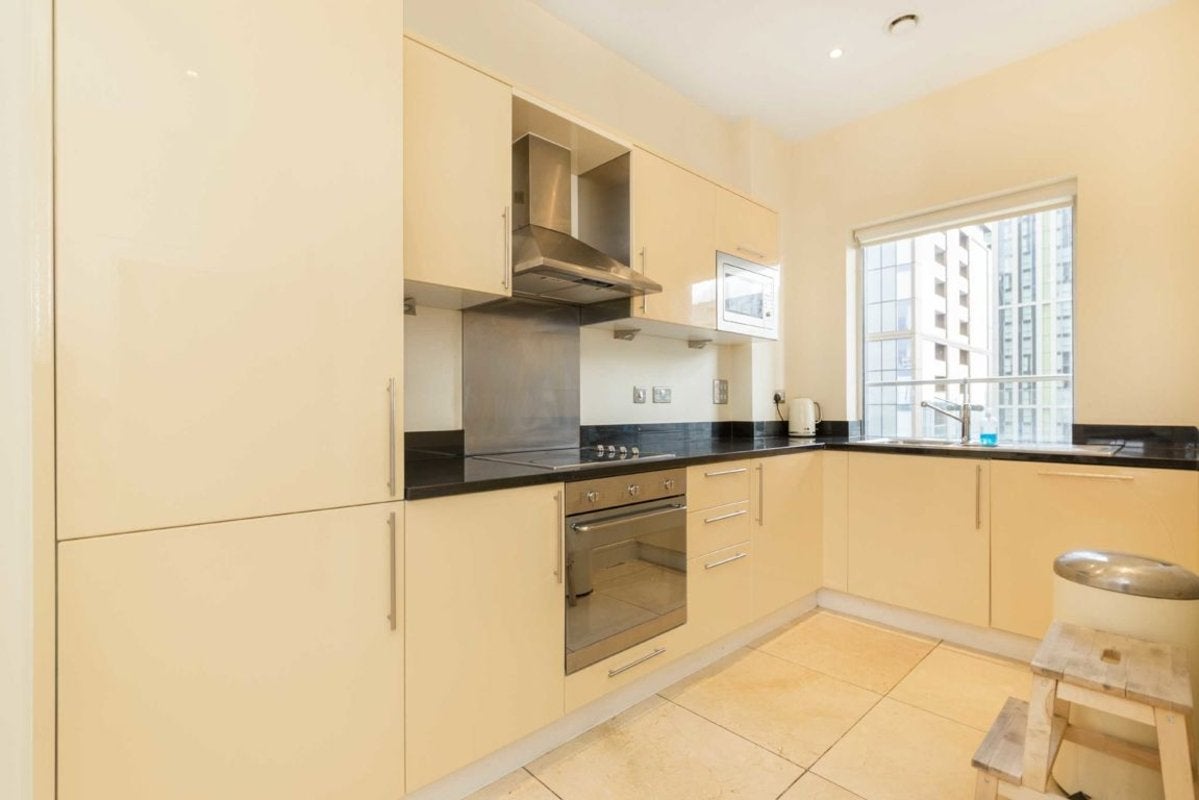Flat Cassilis Road in Greater London