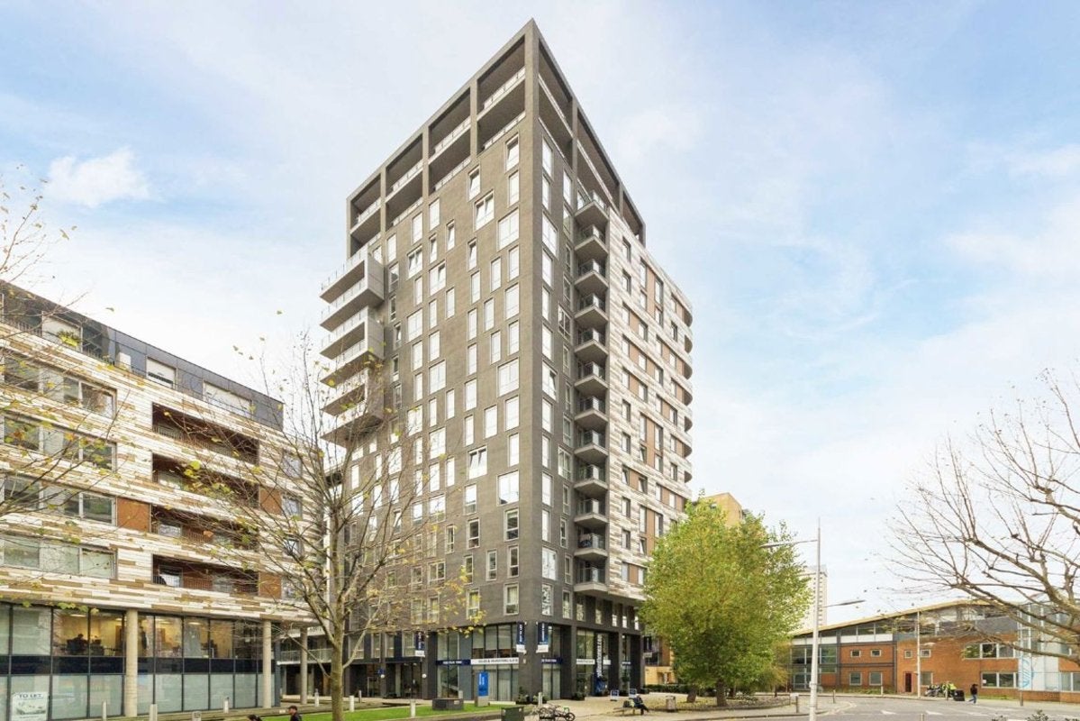 Flat Cassilis Road in Greater London