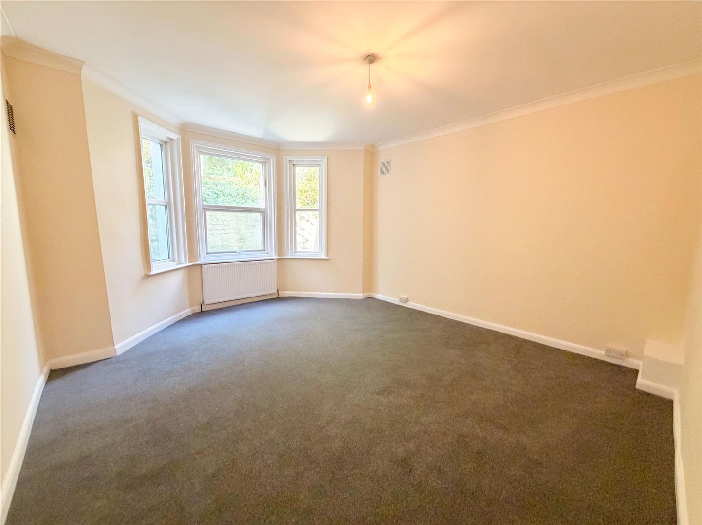 Flat Silchester Road in St Leonards