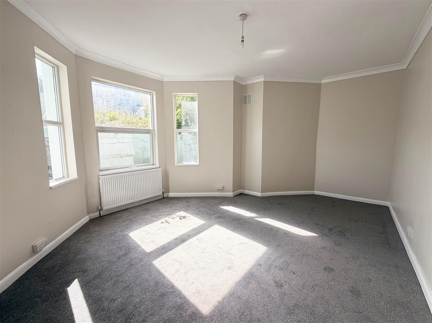 Flat Silchester Road in St Leonards