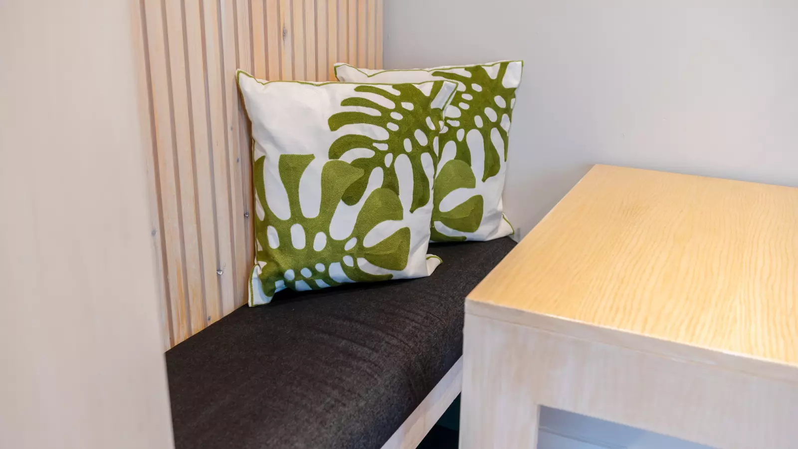 Flat Ravenstone Street in Greater London
