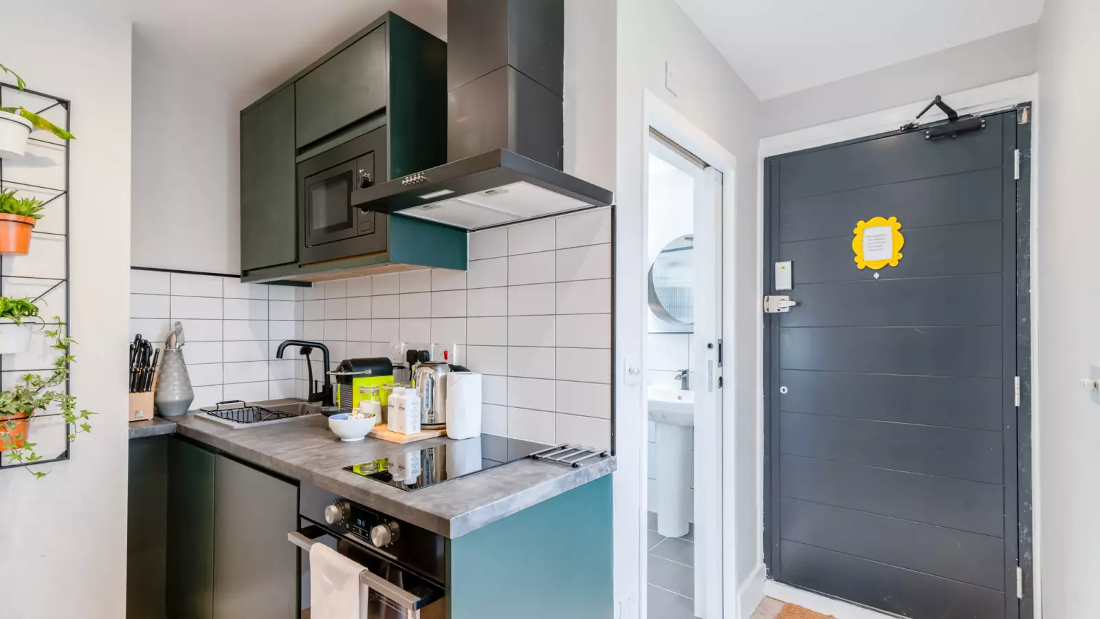 Flat Ravenstone Street in Greater London