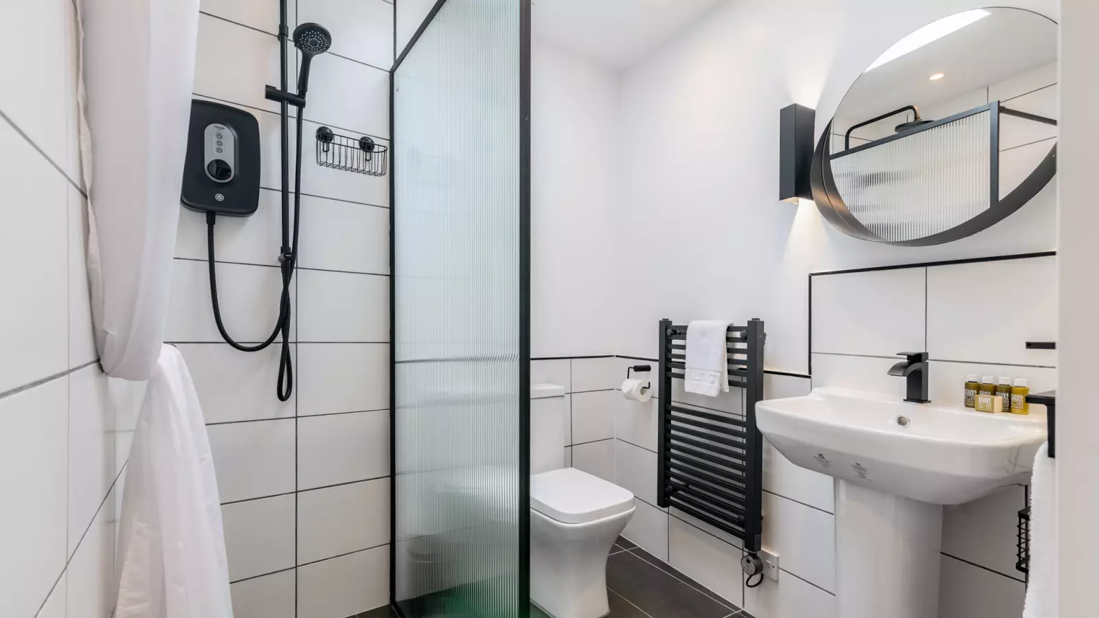 Flat Ravenstone Street in Greater London
