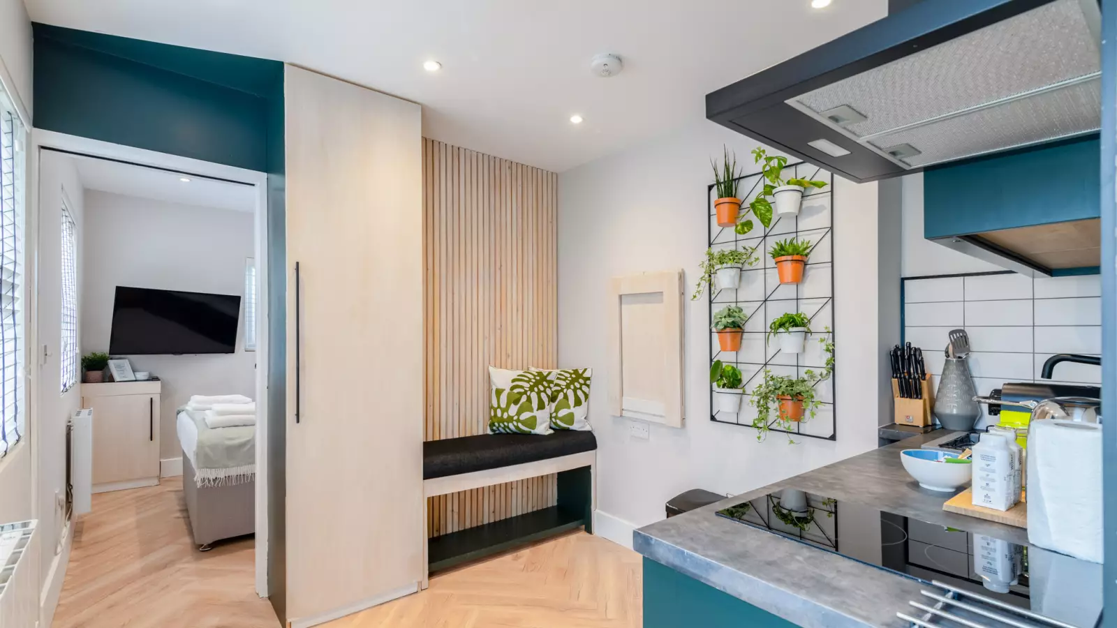 Flat Ravenstone Street in Greater London