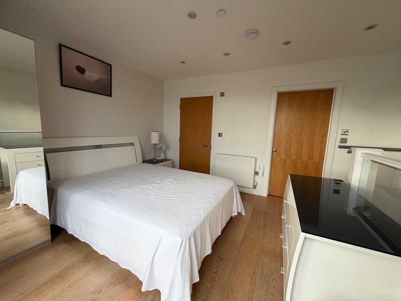 Room Tiller Road in Greater London