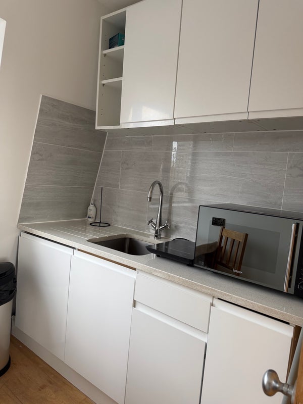 Room Tiller Road in Greater London