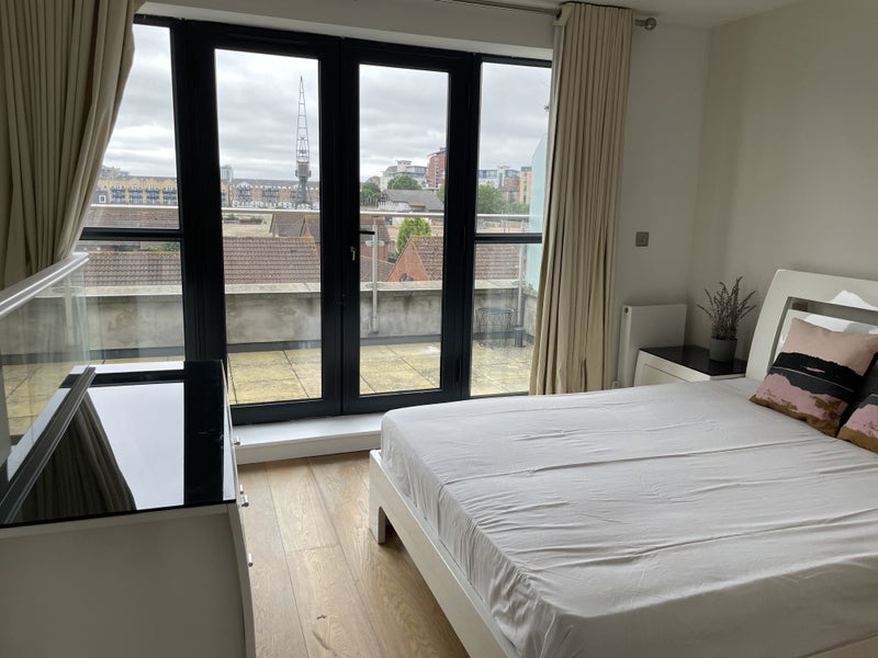 Room Tiller Road in Greater London