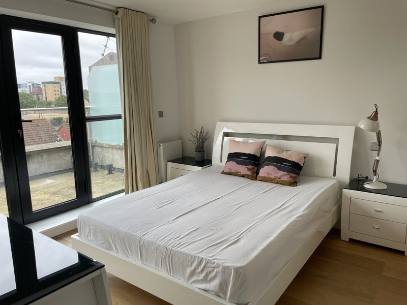 Room Tiller Road in Greater London