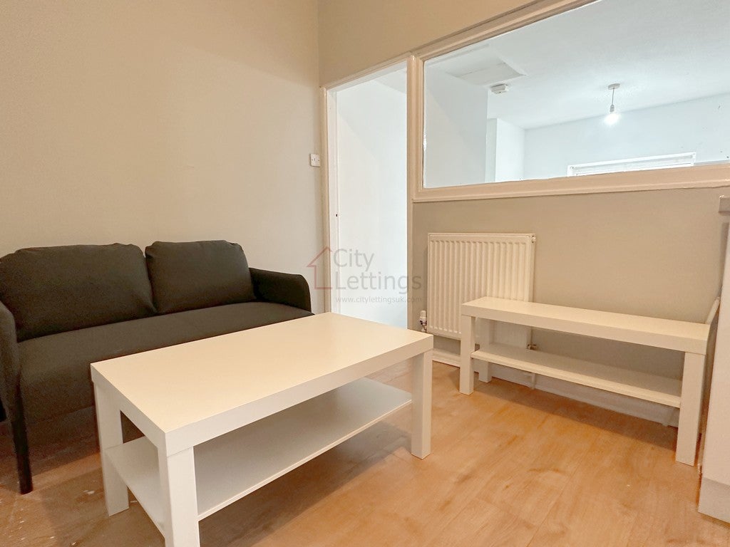 Flat Hawksley Road in Nottingham