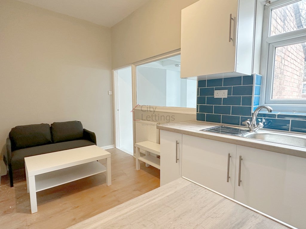Flat Hawksley Road in Nottingham