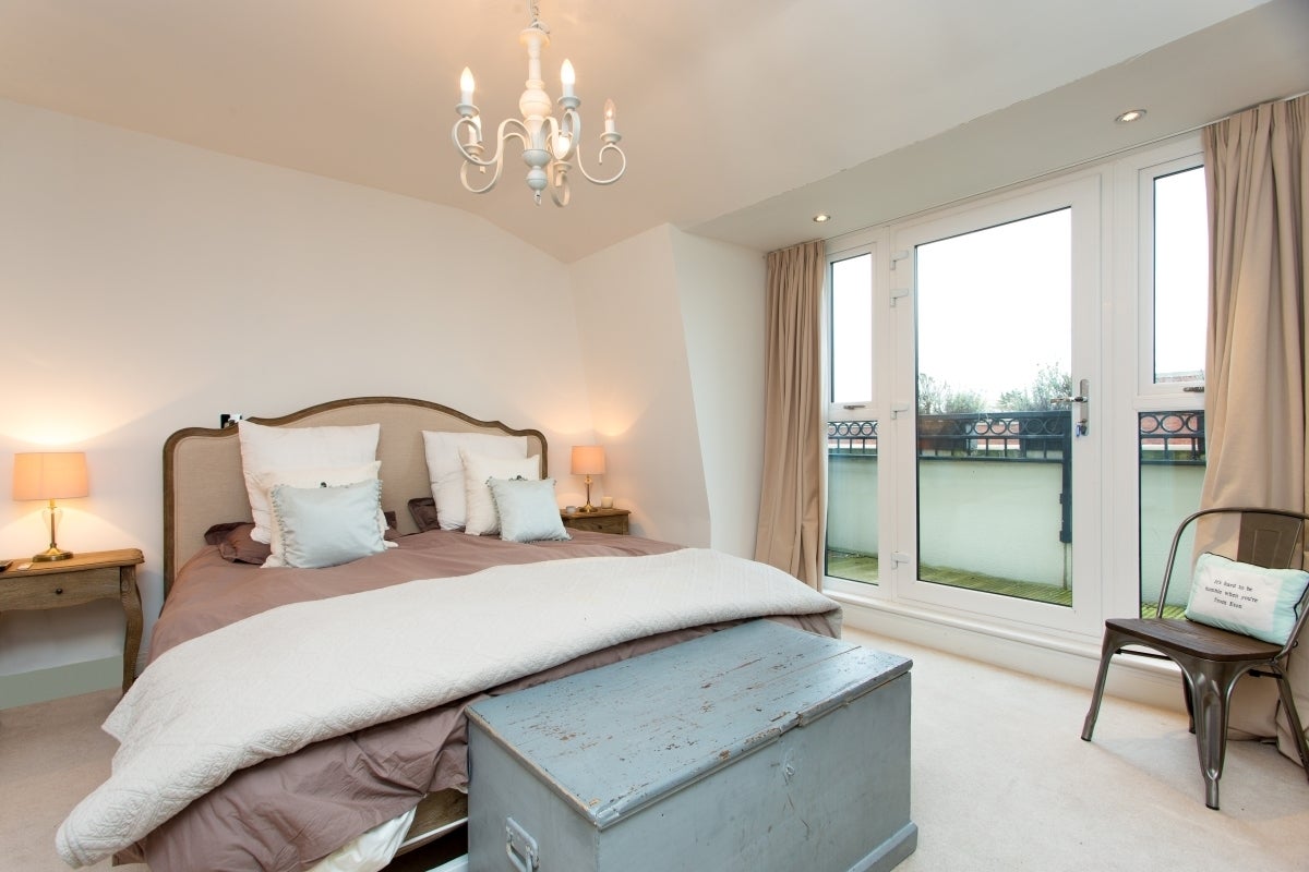 Flat Wadham Mews in Greater London