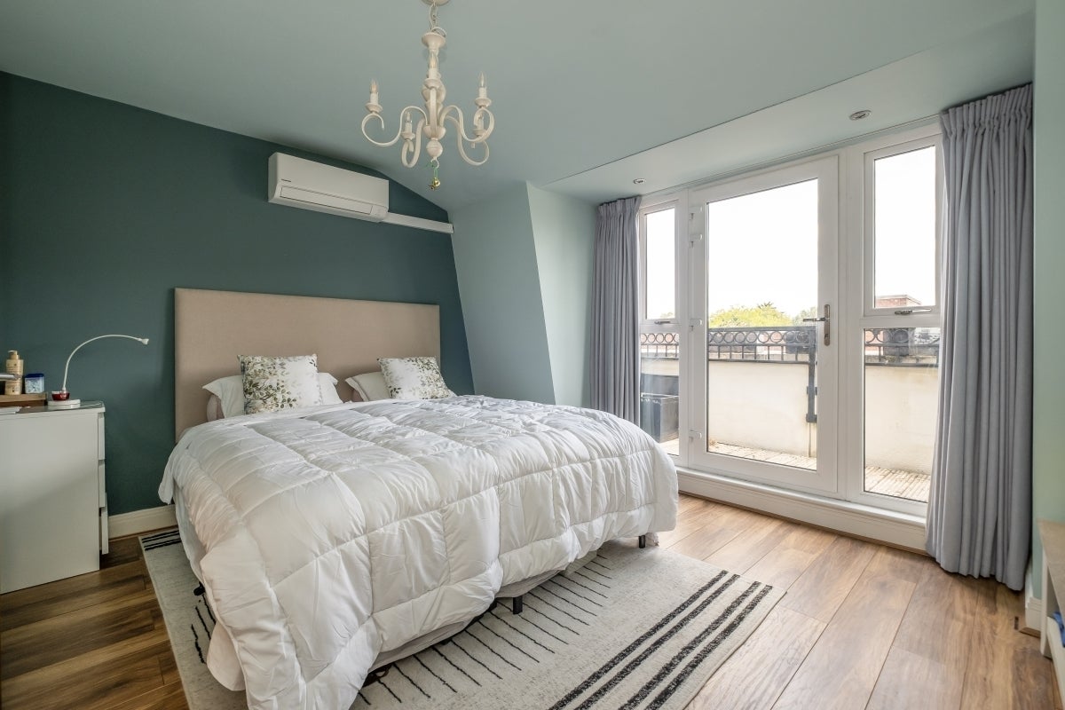 Flat Wadham Mews in Greater London