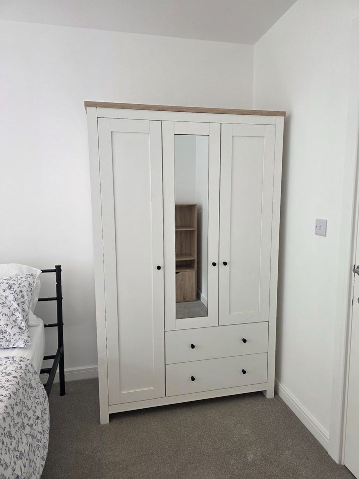 Room Wyeth Close in Burnham